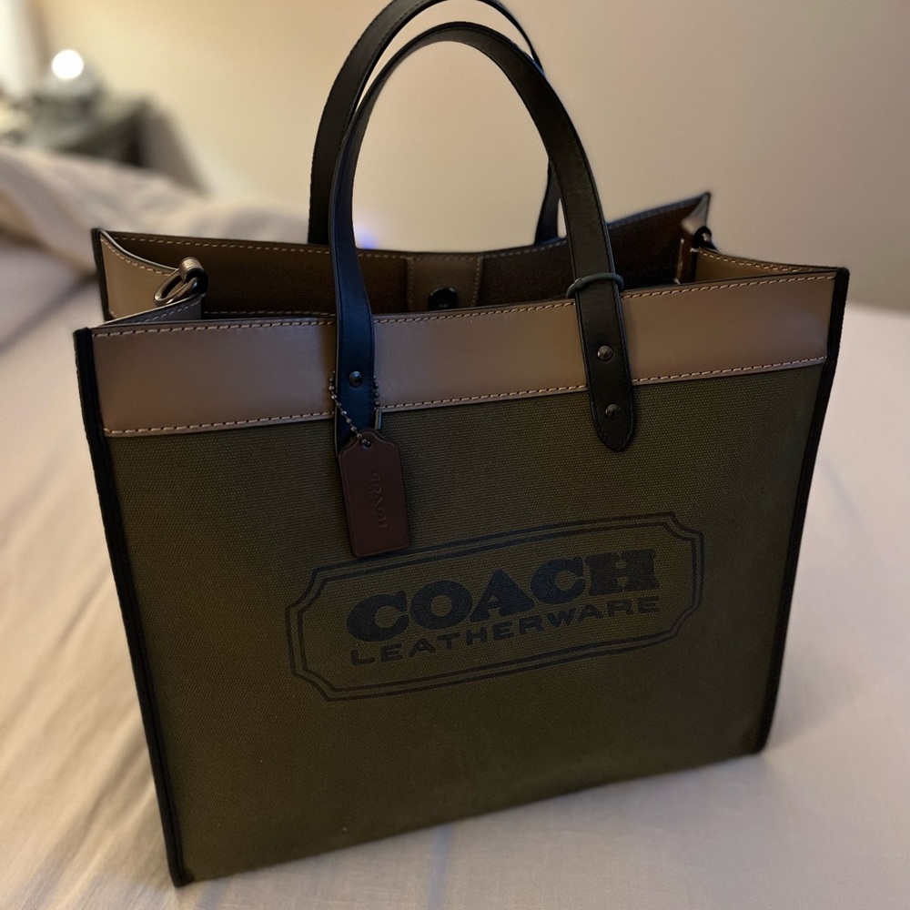 Coach tote 40